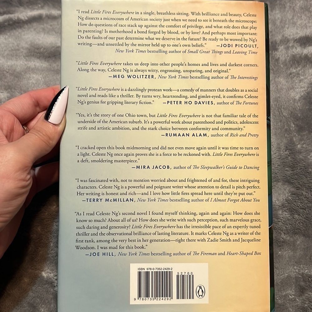 📚 LITTLE FIRES EVERYWHERE by Celeste NG - A Novel - Hard Cover - Picture 2 of 4